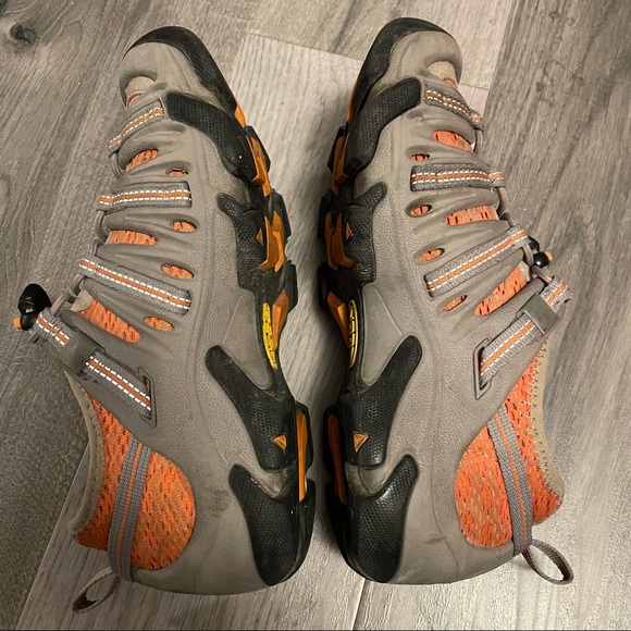 KEEN Women's Targhee Waterproof Hiking Shoe - Picture 7 of 12